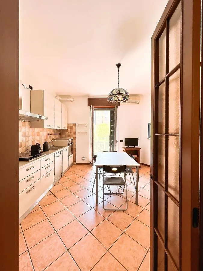 Amply Lit Harmony Home Via Brocchi Milán 0*,