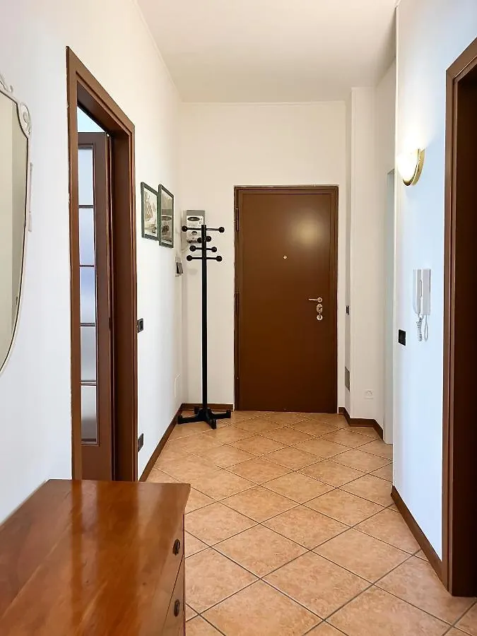 Amply Lit Harmony Home Via Brocchi Milán Italia