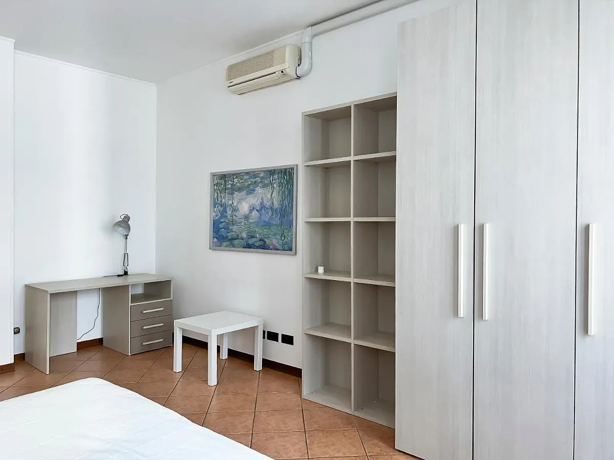 Apartment Amply Lit Harmony Home Via Brocchi Milan Italy